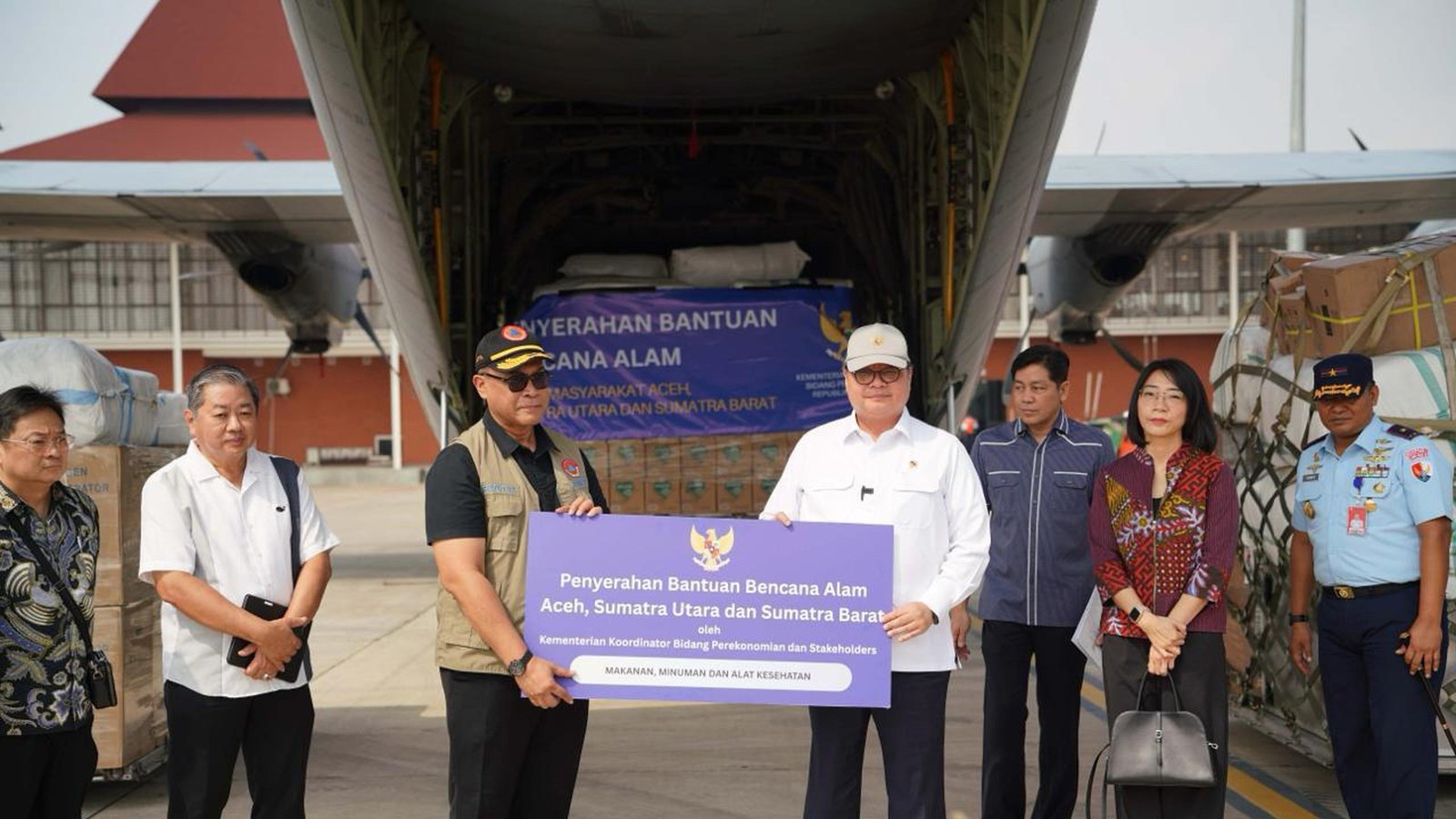 40 Ton Bantuan Makanan dan Alkes dari Kemenko Perekonomian Mengalir ke Sumatera