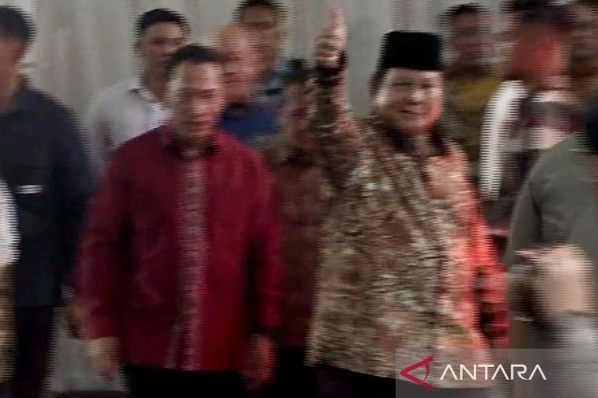 Prabowo Hadiri Gelar Griya Natal di Rumah Dinas Kapolri