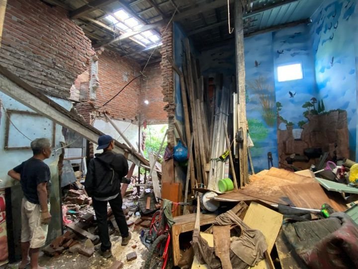 Banjir Terjang Malang, Tembok Rumah Warga Jebol