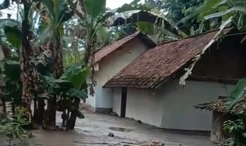 Material Vulkanik Semeru Picu Banjir Lahar, 15 Rumah Warga di Jugosari Terendam