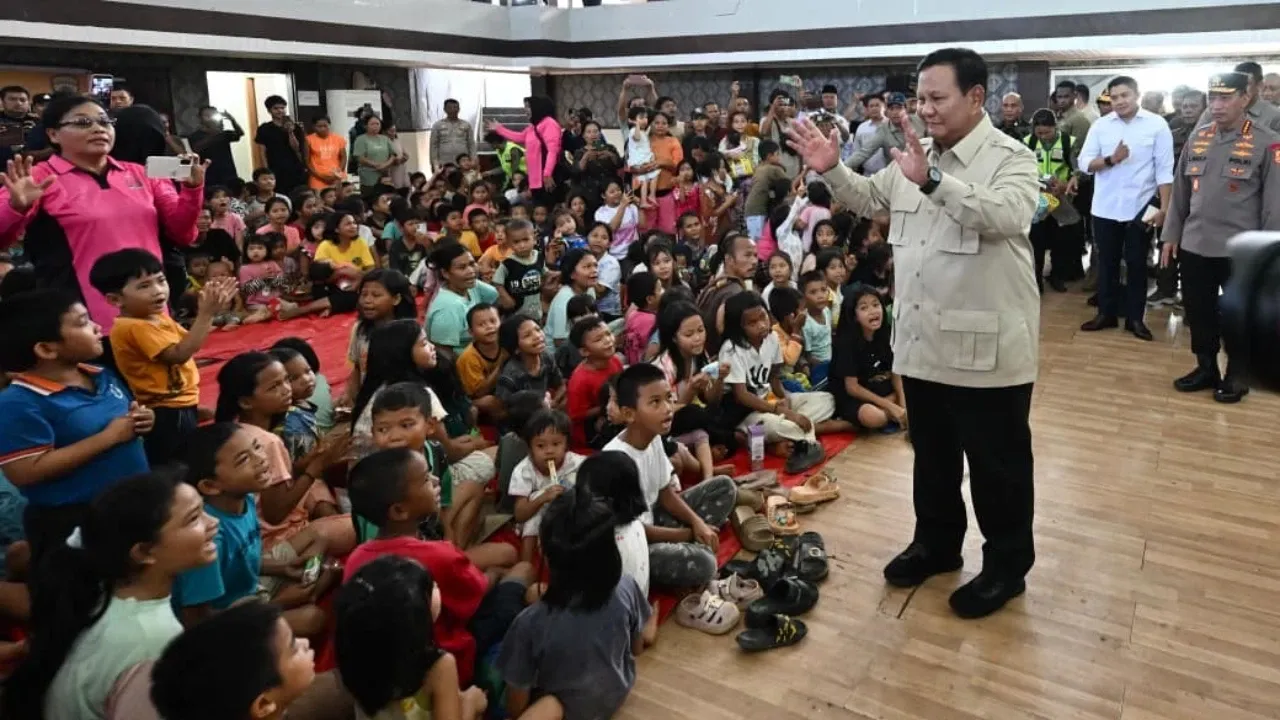 Usai Aceh dan Sumut, Prabowo Lanjut Kunjungi Korban Bencana Banjir di Sumatra Barat