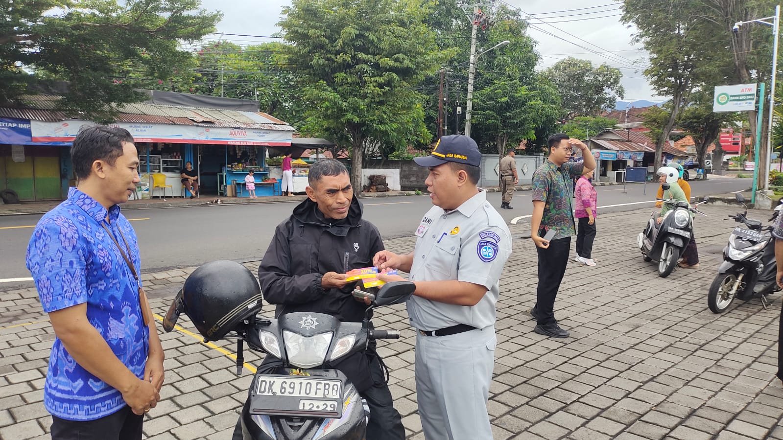 Jasa Raharja Singaraja Ikut Serta dalam Pelaksanaan Razia Gabungan di Taman Bung Karno Sukasada