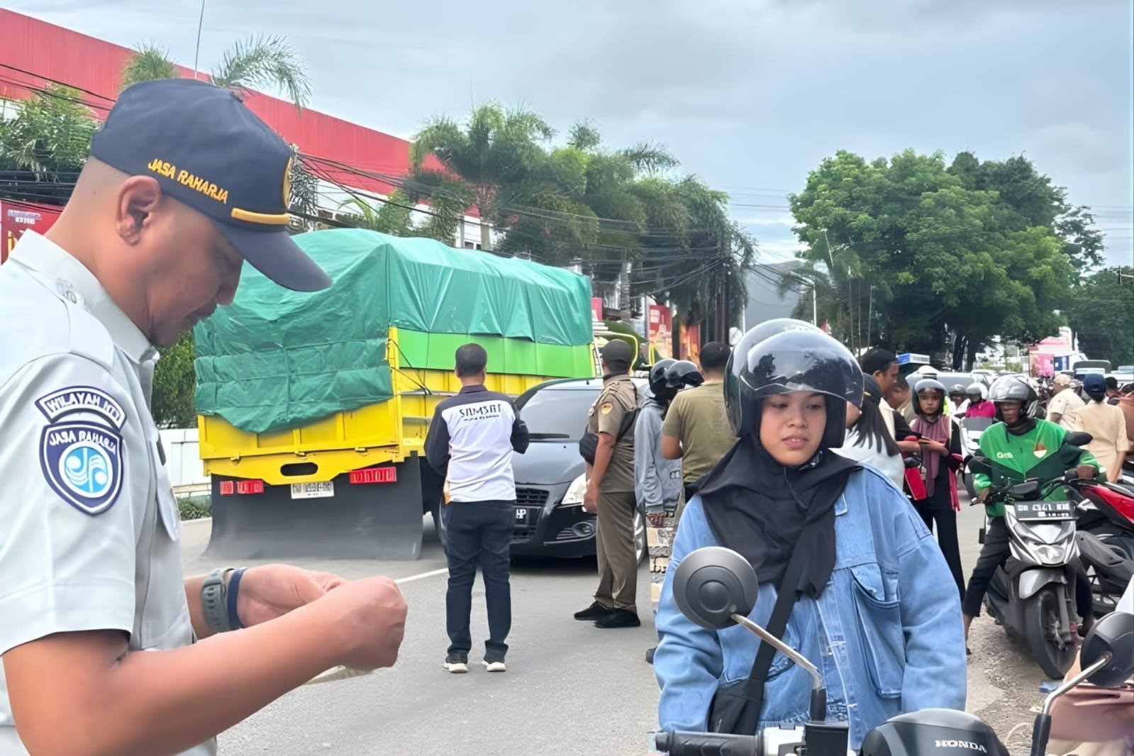 Operasi Gabungan di Kota Kupang: PT Jasa Raharja Kanwil NTT Dorong Tertib Administrasi & Keselamatan Pengendara