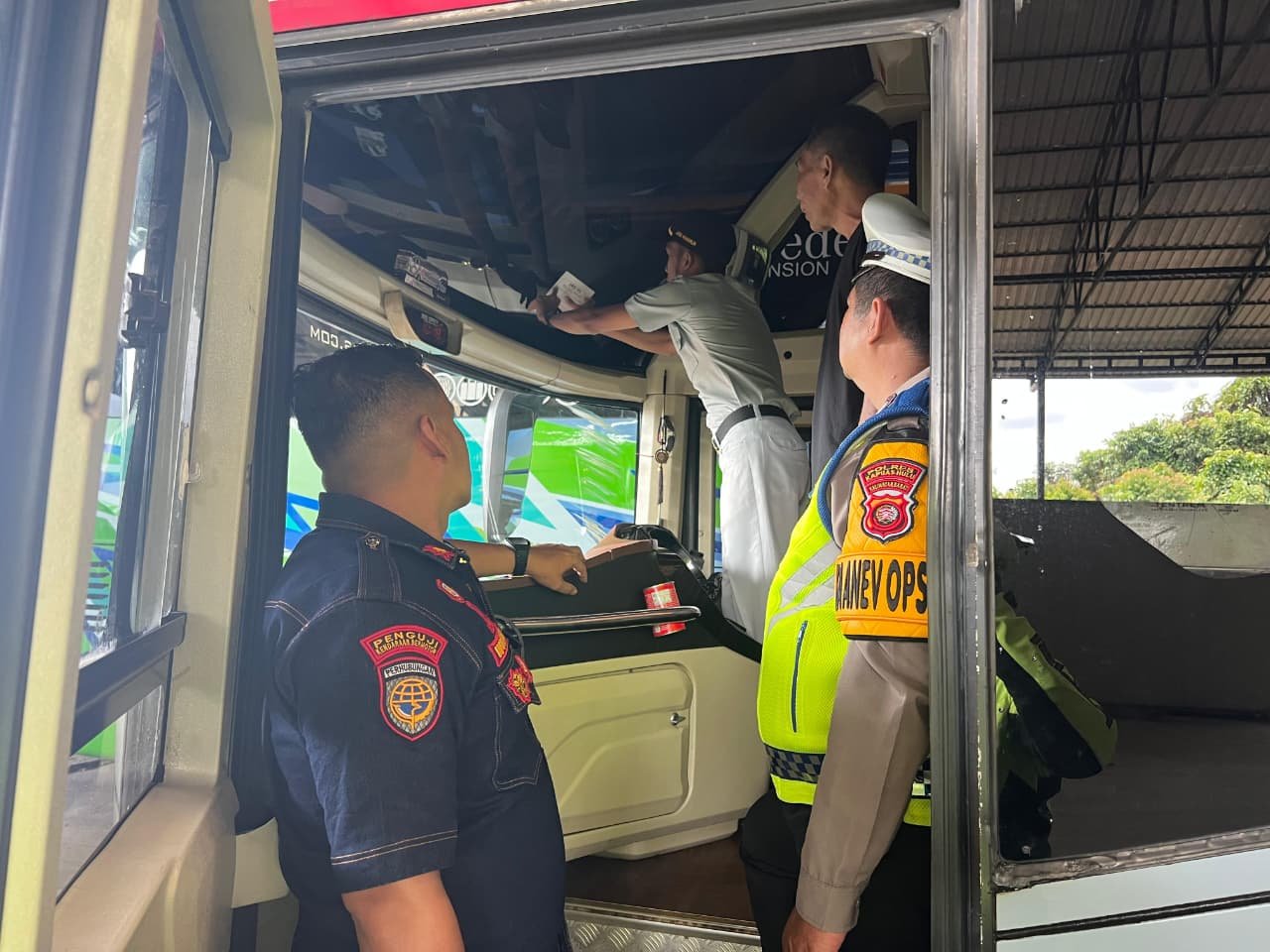 Jasa Raharja, Kepolisian dan Dinas Perhubungan Gelar Rampcheck di Kabupaten Kapuas Hulu Guna Memastikan Angkutan Umum Aman dan Selamat