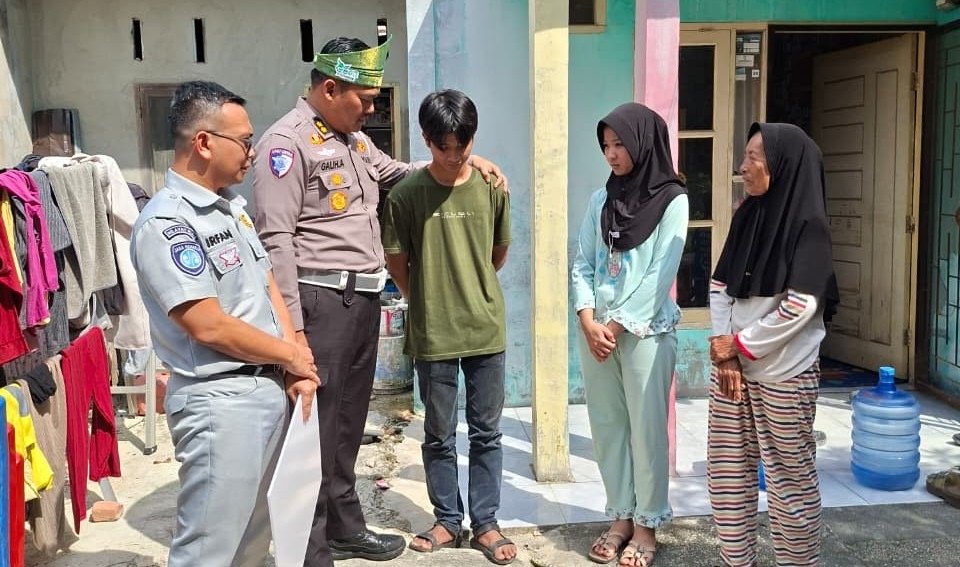 Jasa Raharja Riau Salurkan Santunan Korban Kecelakaan Viral, Pedagang Tisue Ditabrak Truk