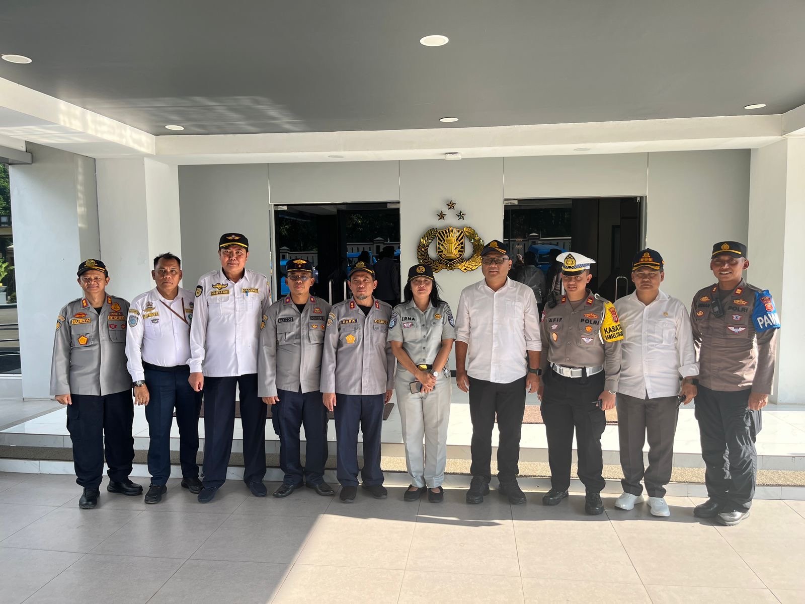 Jasa Raharja Bogor Turut Mendampingi Gubernur Jawa Barat Serahkan Kompensasi kepada Sopir Angkot