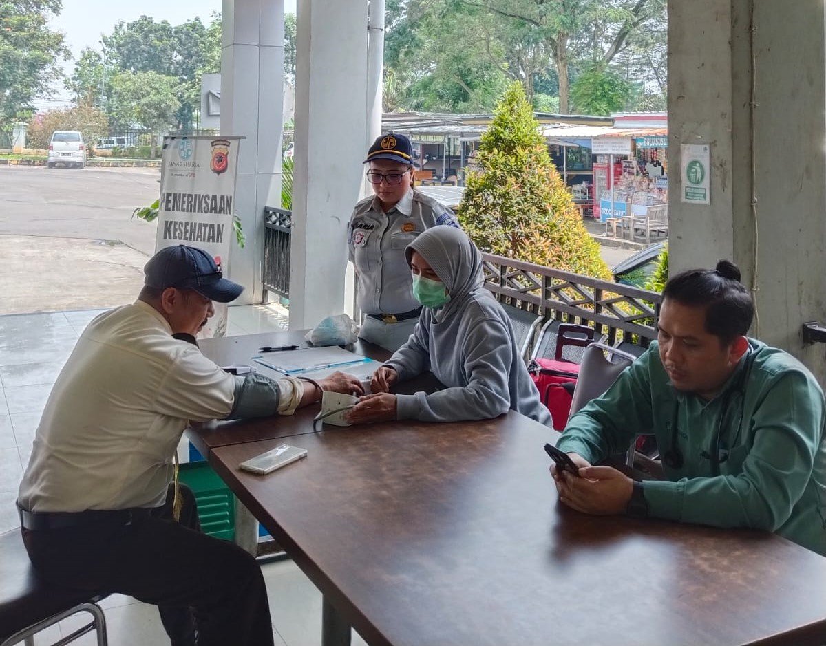 Jamin Keselamatan Mudik 2026, Jasa Raharja Purwakarta & RS Hamori Gelar Layanan Kesehatan Gratis di Rest Area Rosalia Indah Subang