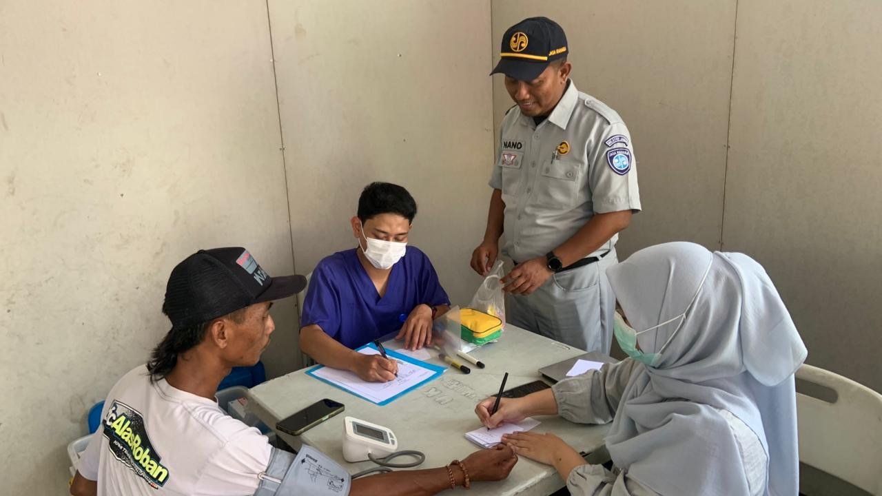 Pastikan Mudik Aman, Jasa Raharja Bersama Instansi Terkait Gelar Rampcheck dan Pemeriksaan Kesehatan Gratis di Check Point Ruas Tol Cipali Km 81 Purwakarta