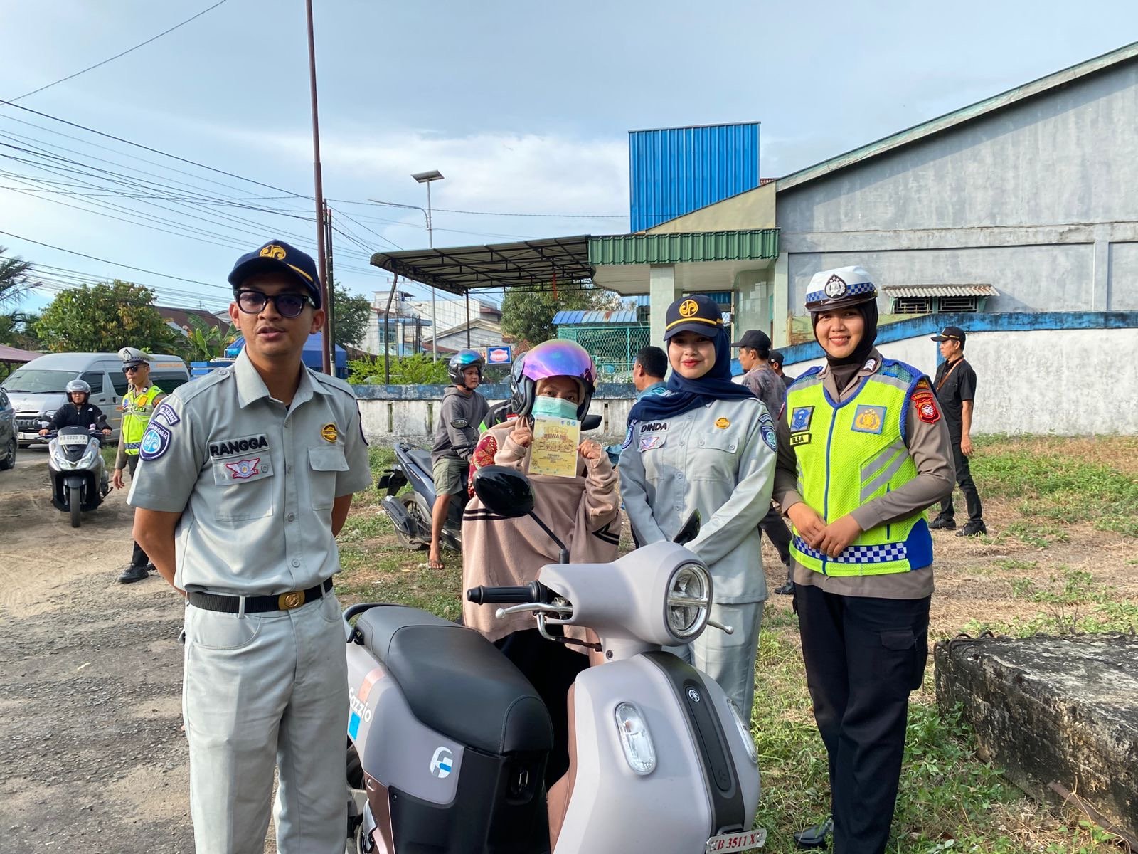 Jasa Raharja Singkawang Gencarkan Sosialisasi Program Reward Emas Saat Operasi Gabungan