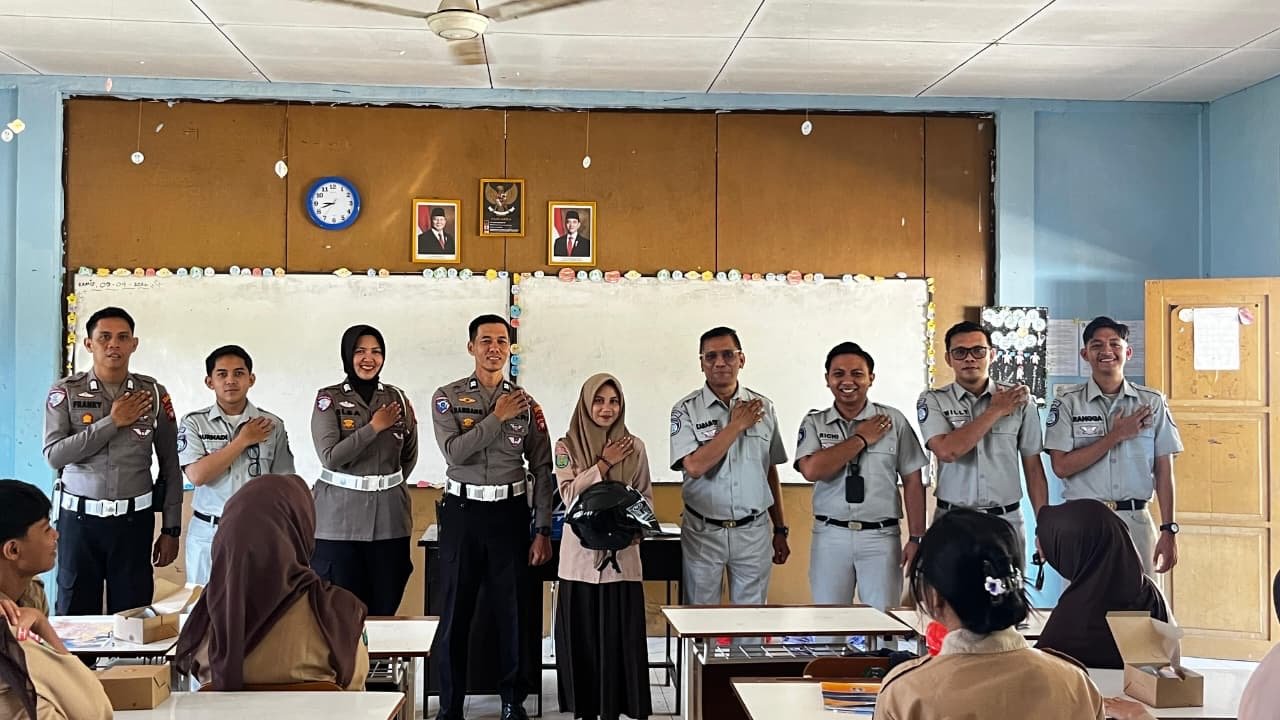 Jasa Raharja Singkawang dan Unit Kamsel Polres Singkawang Gelar Safety Campaign di SMA Negeri 10,Tanamkan Kesadaran Tertib Berlalu Lintas Sejak Dini