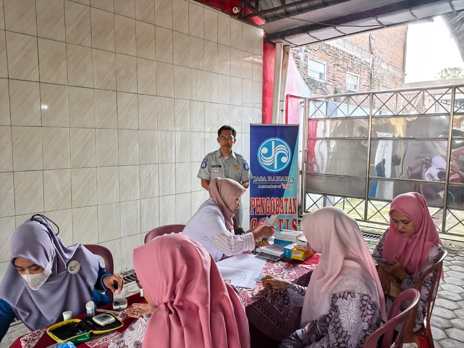 PT Jasa Raharja Cabang Sukoharjo Gelar Pengobatan Gratis dan Sosialisasi Penanganan Gawat Darurat Bersama RS Nirmala Suri di Kecamatan Mojolaban
