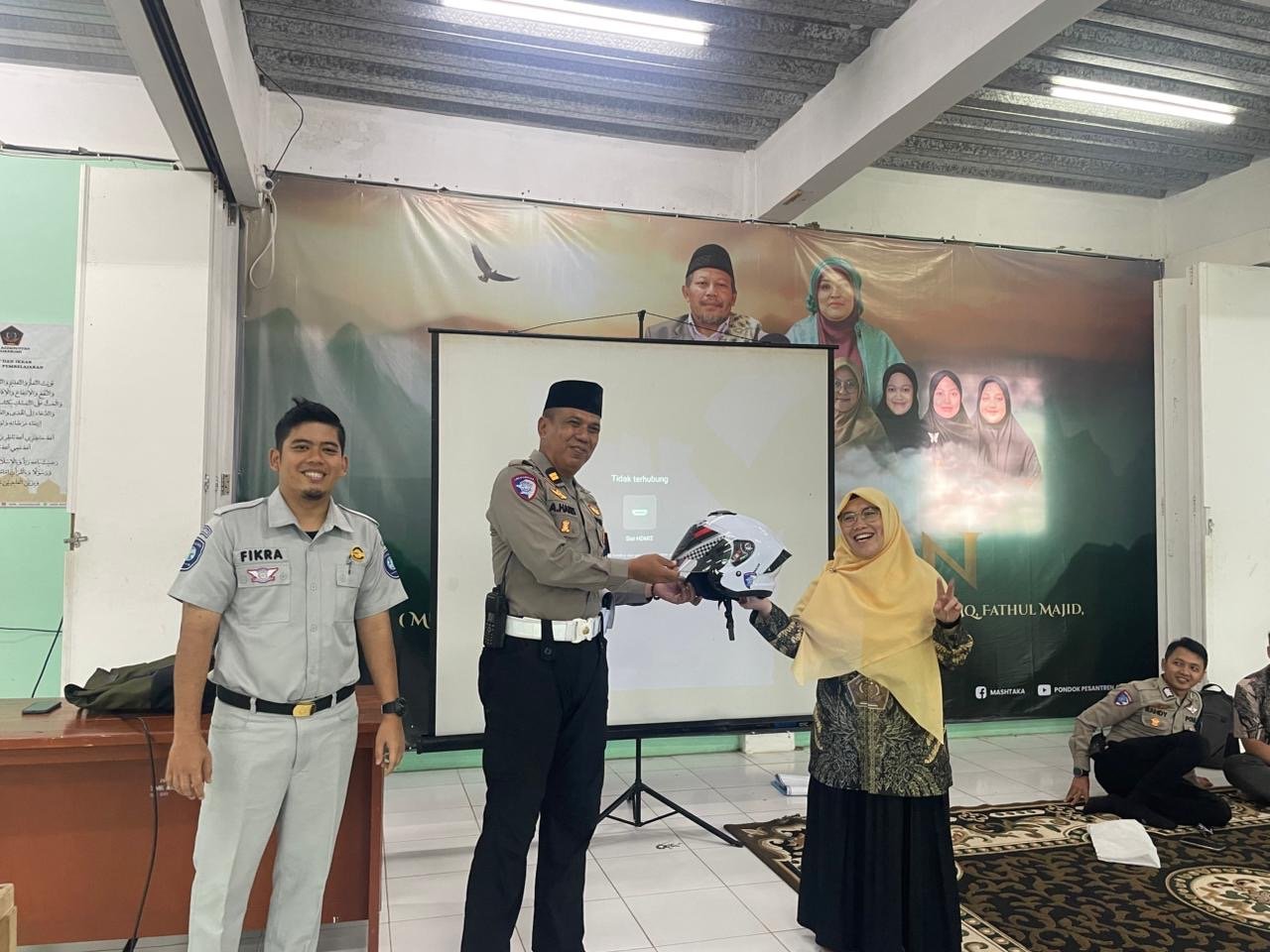 Jasa Raharja Sukabumi dan Polres Sukabumi Kota Tingkatkan Kesadaran Keselamatan Berlalu Lintas Melalui Program PPKL di SMK Azzainiyah