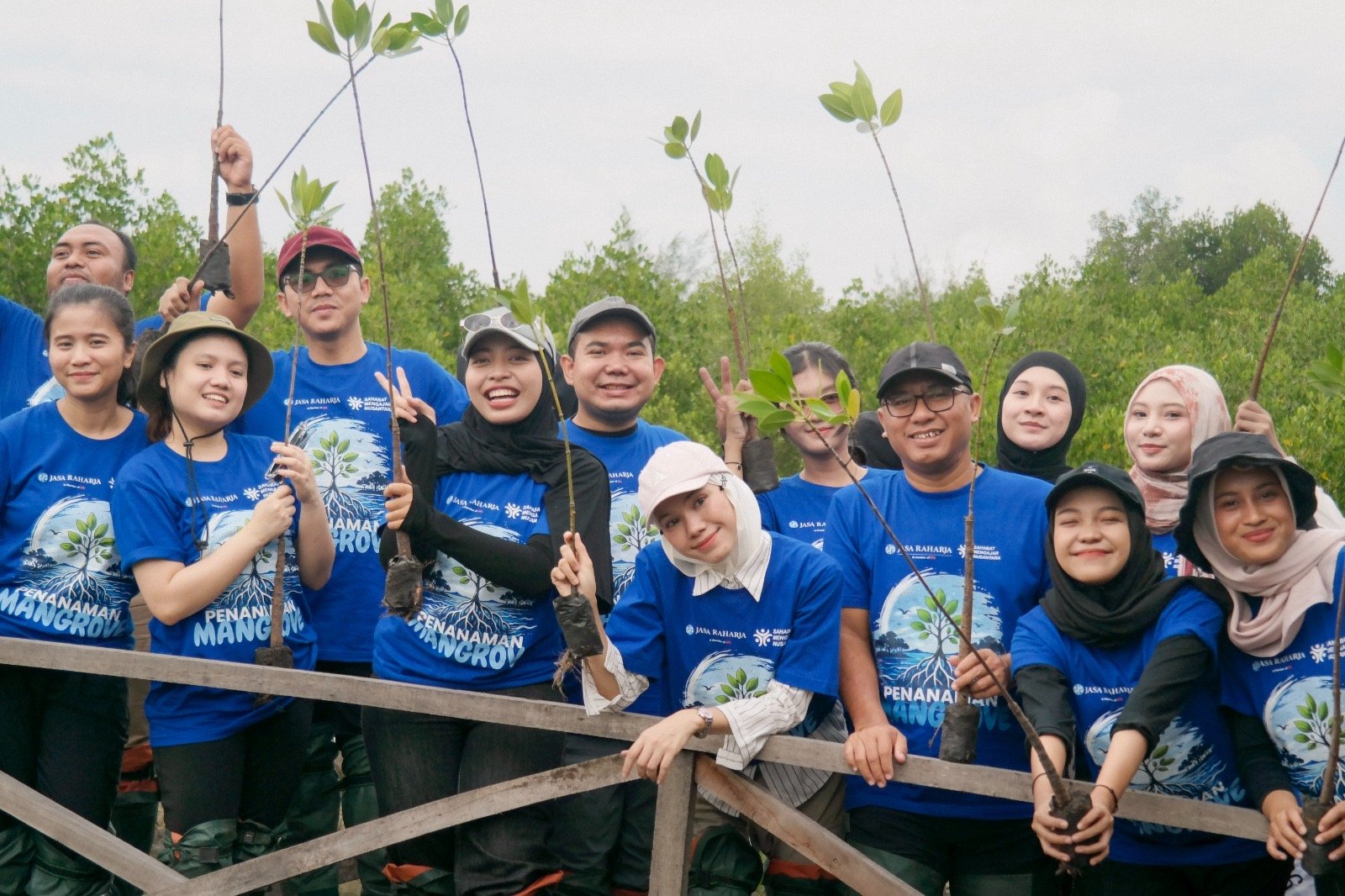 Jasa Raharja NTB Laksanakan Aksi Sosial Peduli Lingkungan Melalui Penanaman Mangrove di Lembar