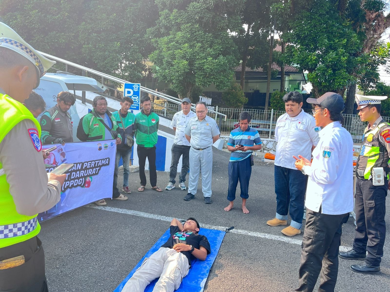Jasa Raharja Jawa Tengah Tingkatkan Kesiapsiagaan Masyarakat Melalui Pelatihan Pertolongan Pertama Gawat Darurat dan Sosialisasi SWDKLLJ di Salatiga
