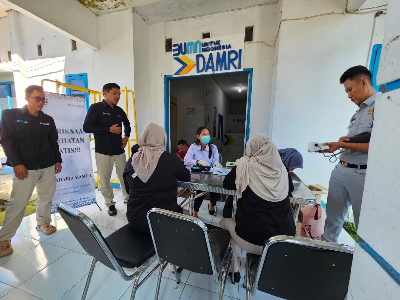 Jasa Raharja Cabang Mamuju Gelar Pemeriksaan Kesehatan Gratis (MUKL) dan Sosialisasi PPGD di Terminal Simbuang DAMRI