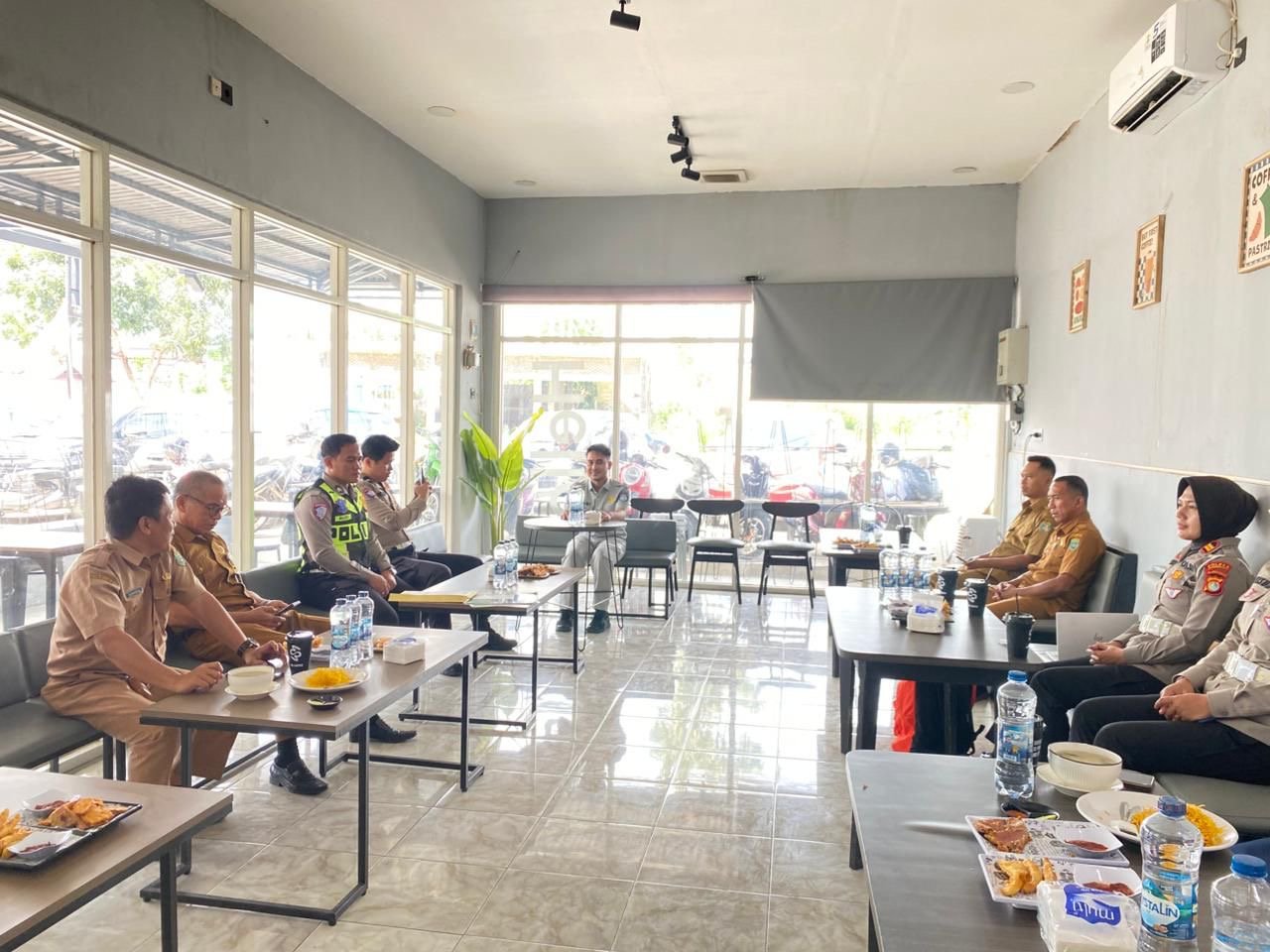 Dalam rangka Memperkuat Sinergi dan Meningkatkan Keselamatan Berlalu Lintas : Jasa Raharja Mamuju Utara Melaksanakan Giat Forum Komunikasi Lalu Lintas (FKLL) Bersama Stekholder Terkait