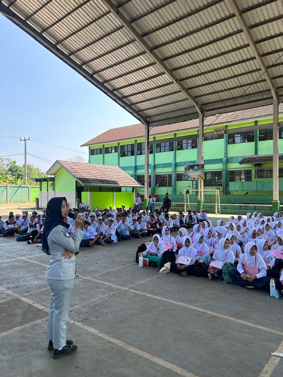 Jasa Raharja Cabang Sukabumi Bersama Satlantas Polres Sukabumi Tanamkan Budaya Keselamatan Berlalu Lintas di SMAN 1 Palabuhanratu