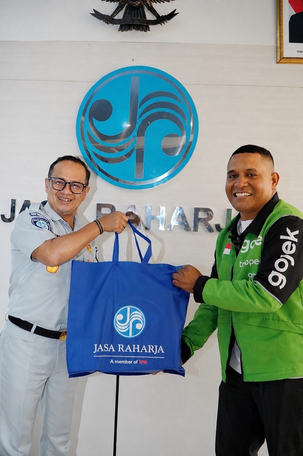 Utamakan Keselamatan, PT Jasa Raharja (Persero) Wilayah Bali Apresiasi Sikap Tegas Pengemudi Ojol Terapkan “No Helmet, No Ride”