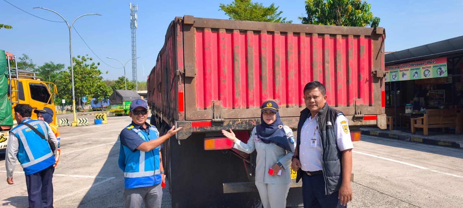 Jasa Raharja Hadiri Edukasi Keselamatan dan Penertiban Kendaraan Over Dimensi dan Overload (ODOL) di Ruas Tol Batang–Semarang