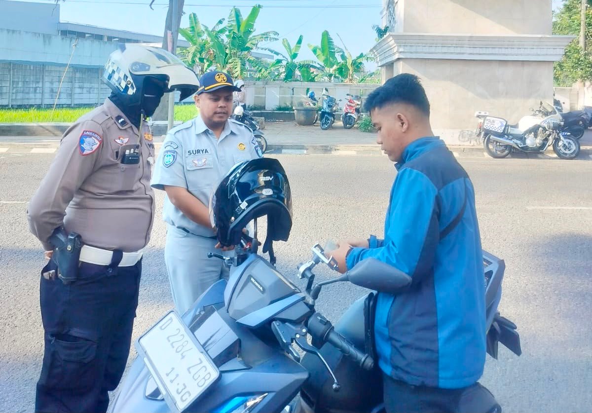 Tingkatkan Kepatuhan Masyarakat Jasa Raharja dan Tim Pembina Samsat Soreang Kembali Menggelar Operasi Gabungan Pemeriksaan Kendaraan