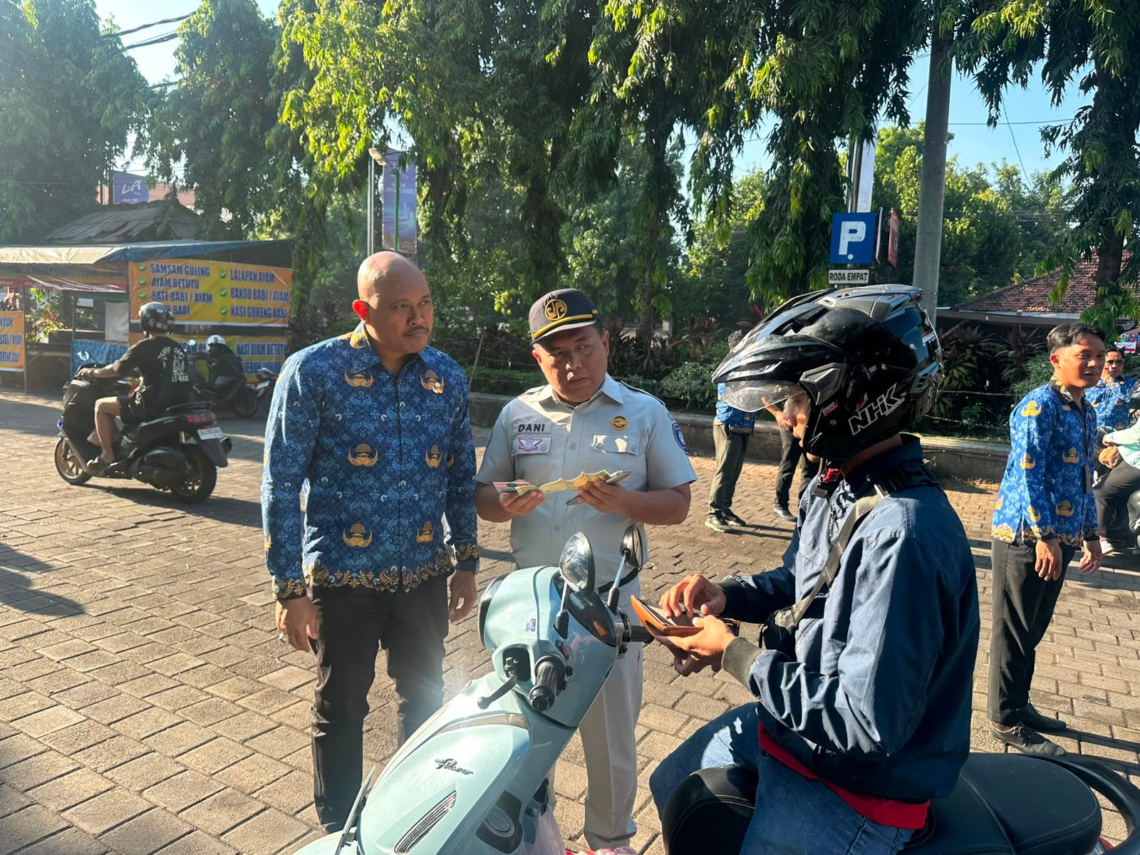 Edukasi dan Penegakan Berjalan Beriringan, Tim Pembina Samsat Gelar Operasi Gabungan di Buleleng