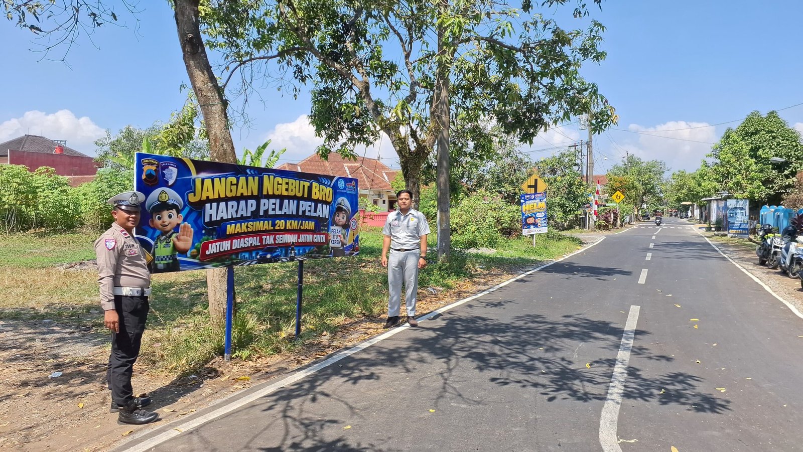 Jasa Raharja Purwokerto Bersama Satlantas Polres Purbalingga Pasang Papan Rambu dan Himbauan Keselamatan di Titik-titik Rawan Kecelakaan