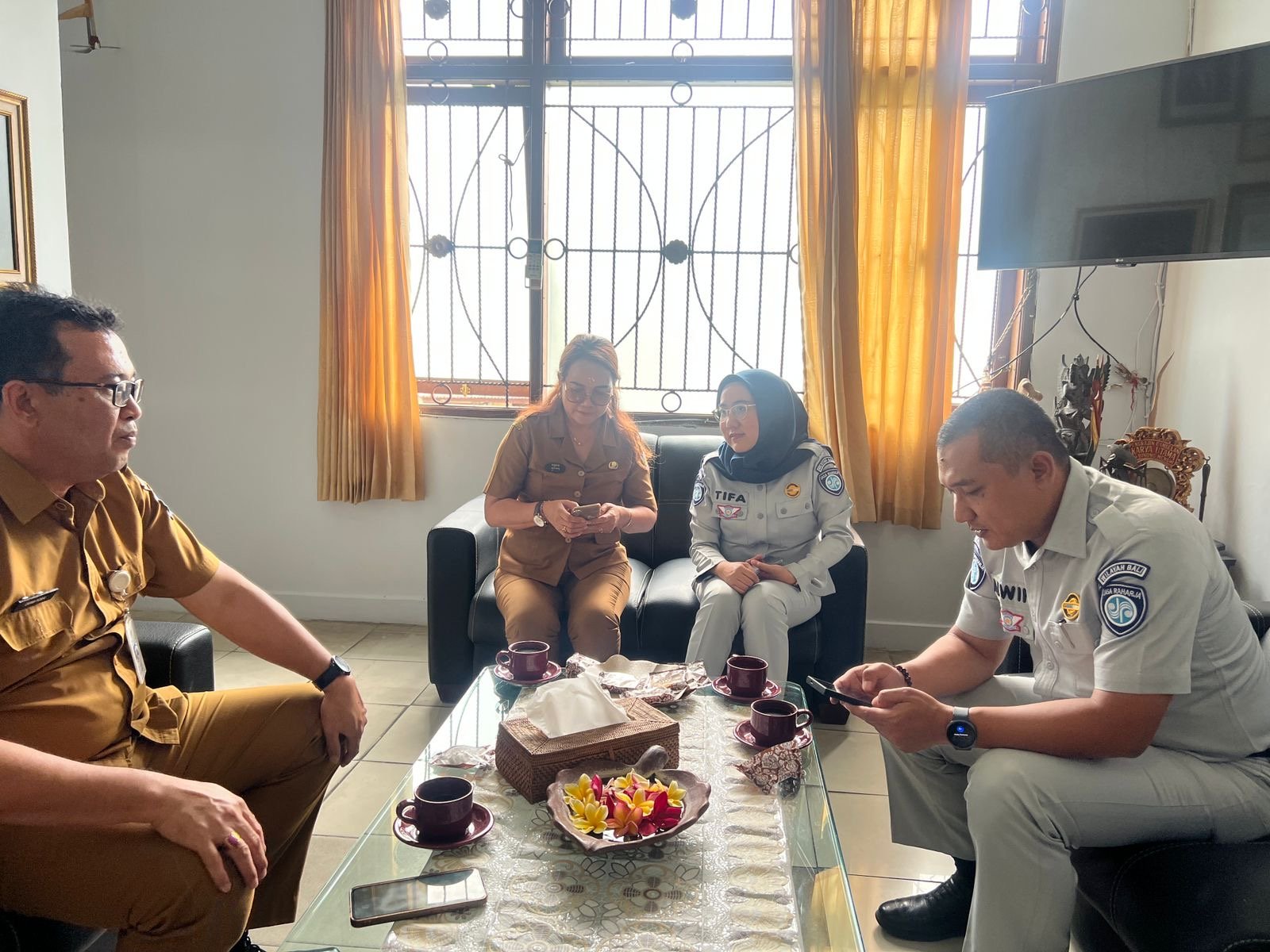Dari Meja Pelayanan hingga Kebutuhan Masyarakat, Jasa Raharja dan Samsat Tabanan Bahas Kolaborasi Kesamsatan