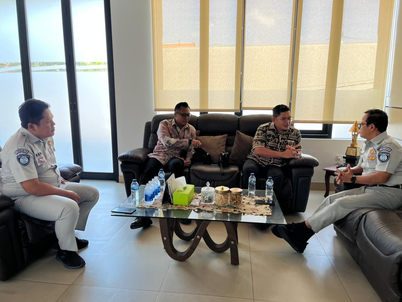 Perkuat Sinergi Layanan, Jasa Raharja Bali dan Bank Mandiri Dorong Kemudahan Pelayanan bagi Masyarakat