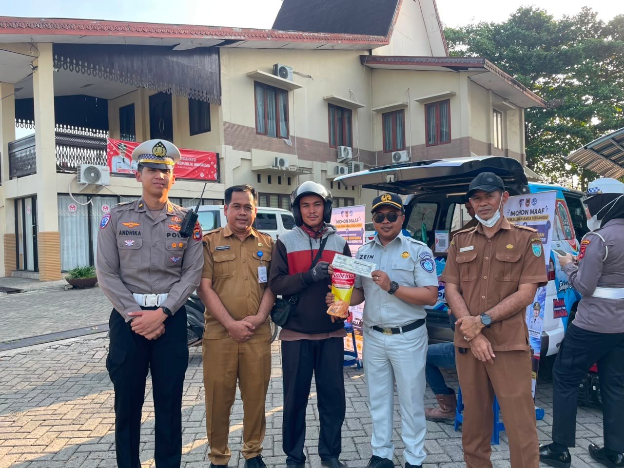 Tim Pembina Samsat Martapura Perkuat Kepatuhan PKB melalui Operasi Gabungan di Dekranasda Banjar