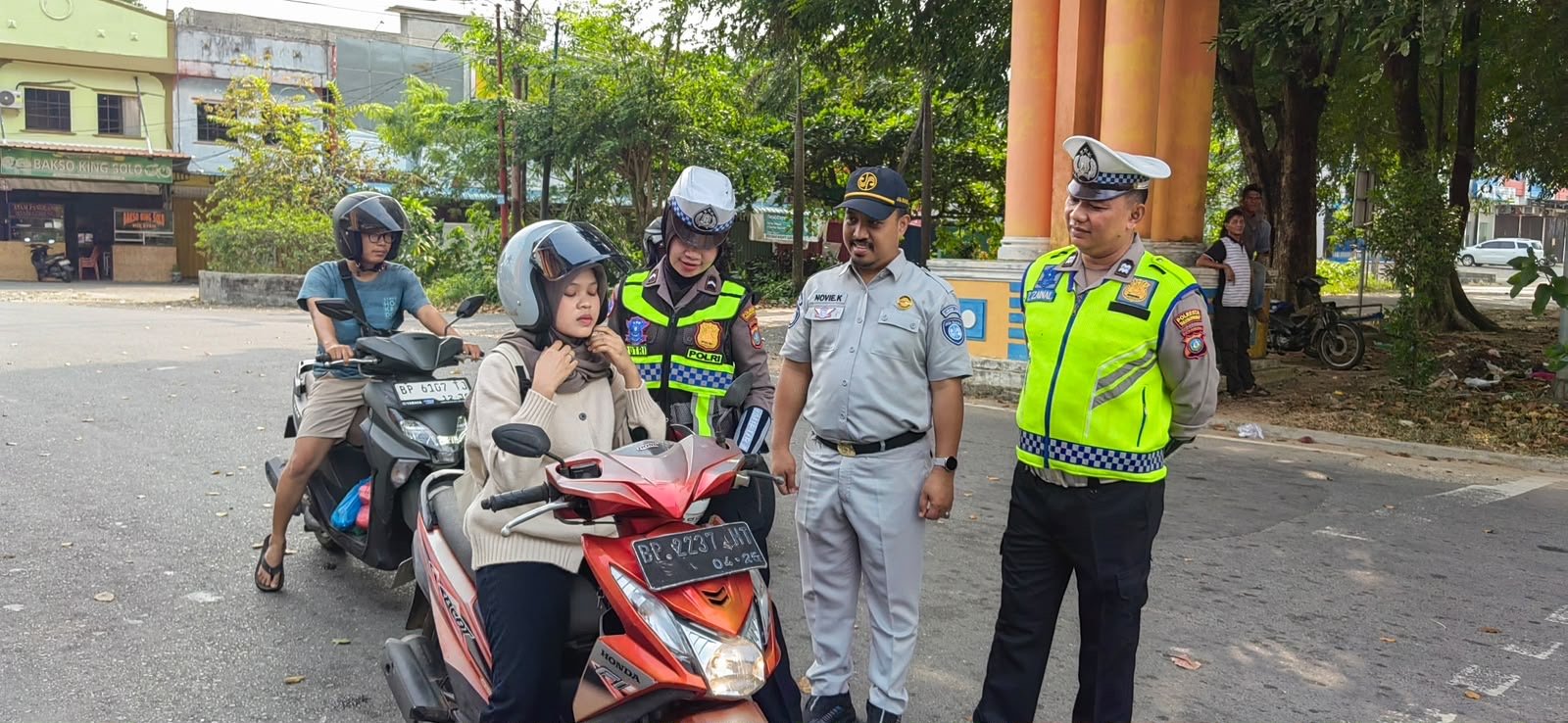 Jasa Raharja dan Satlantas Polresta Tanjung Pinang Gelar Kegiatan JASfren Peduli Keselamatan dalam Rangka Hari Pelanggan Nasional 2026 di Simpang Lampu Merah Bintan Center, Tanjungpinang
