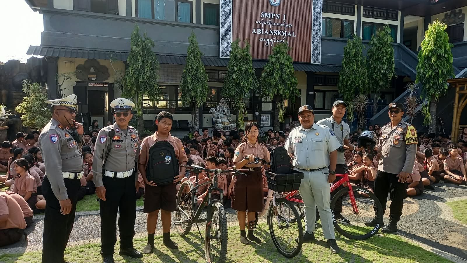 Menanamkan Keselamatan dari Bangku Sekolah, Jasa Raharja Hadir di SMPN 1 Abiansemal