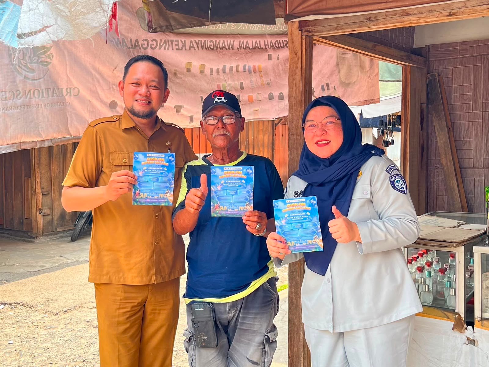 Sambangi Pasar Tengah, Samsat Metro Ajak Masyarakat Manfaatkan Program Keringanan Pajak Kendaraan