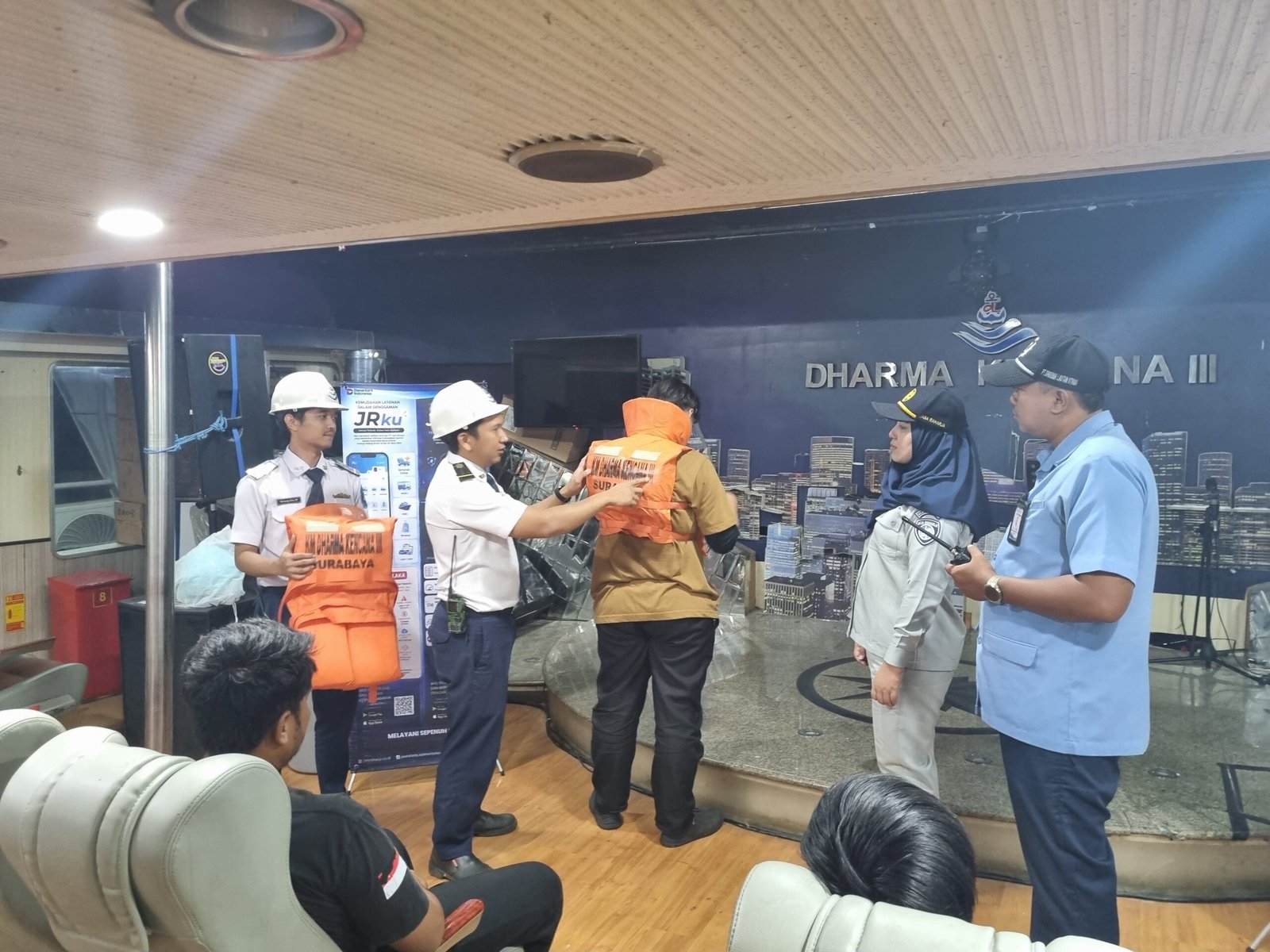 Tekan Risiko Kecelakaan Laut, Jasa Raharja Kalteng dan DLU Perkuat Edukasi Keselamatan Penumpang di Pelabuhan Panglima Utar